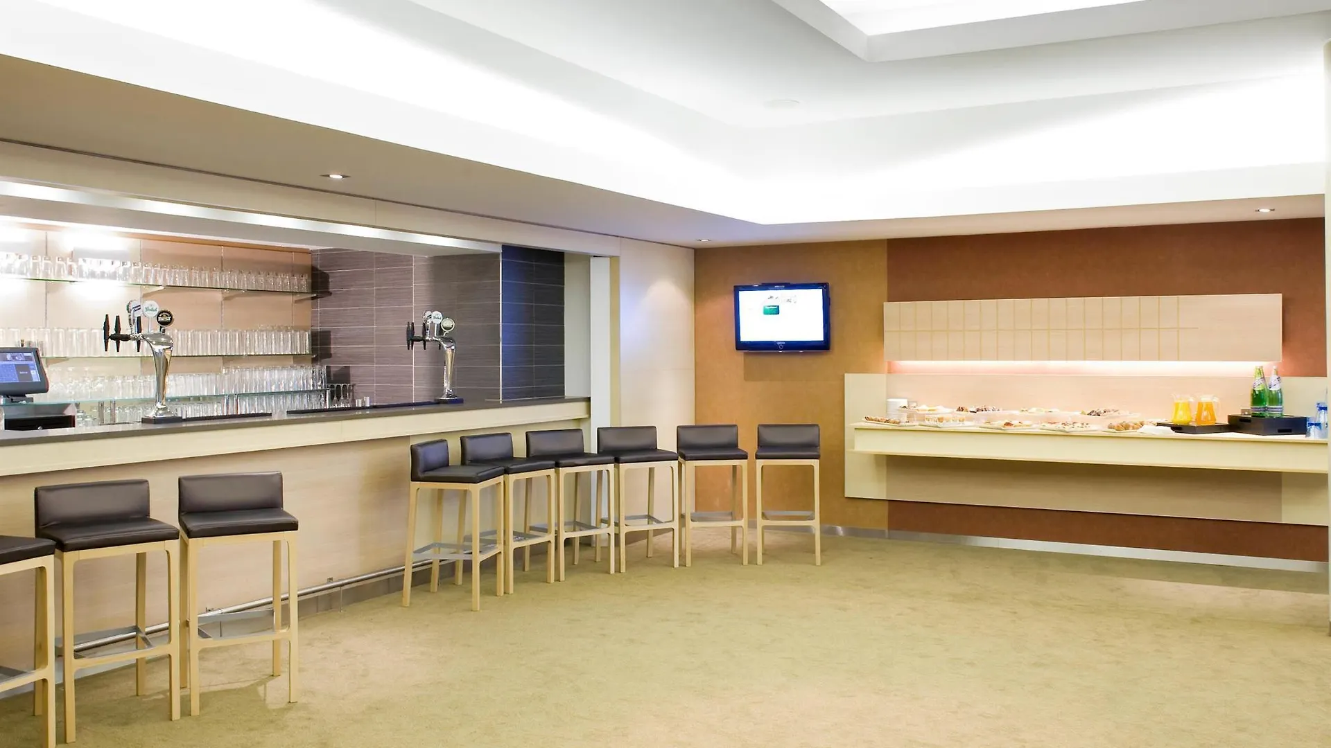 Novotel Edinburgh Park 4*,