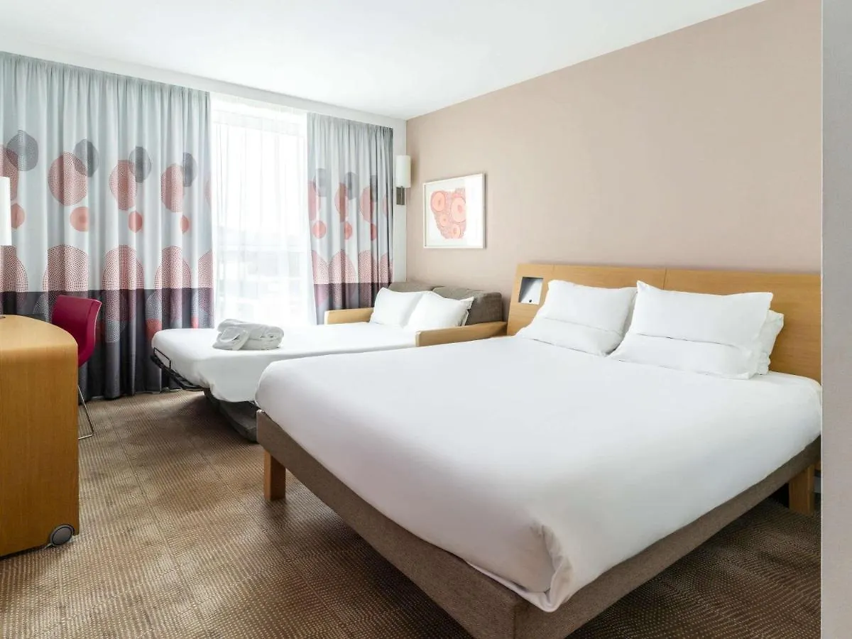 Novotel Edinburgh Park 4*,